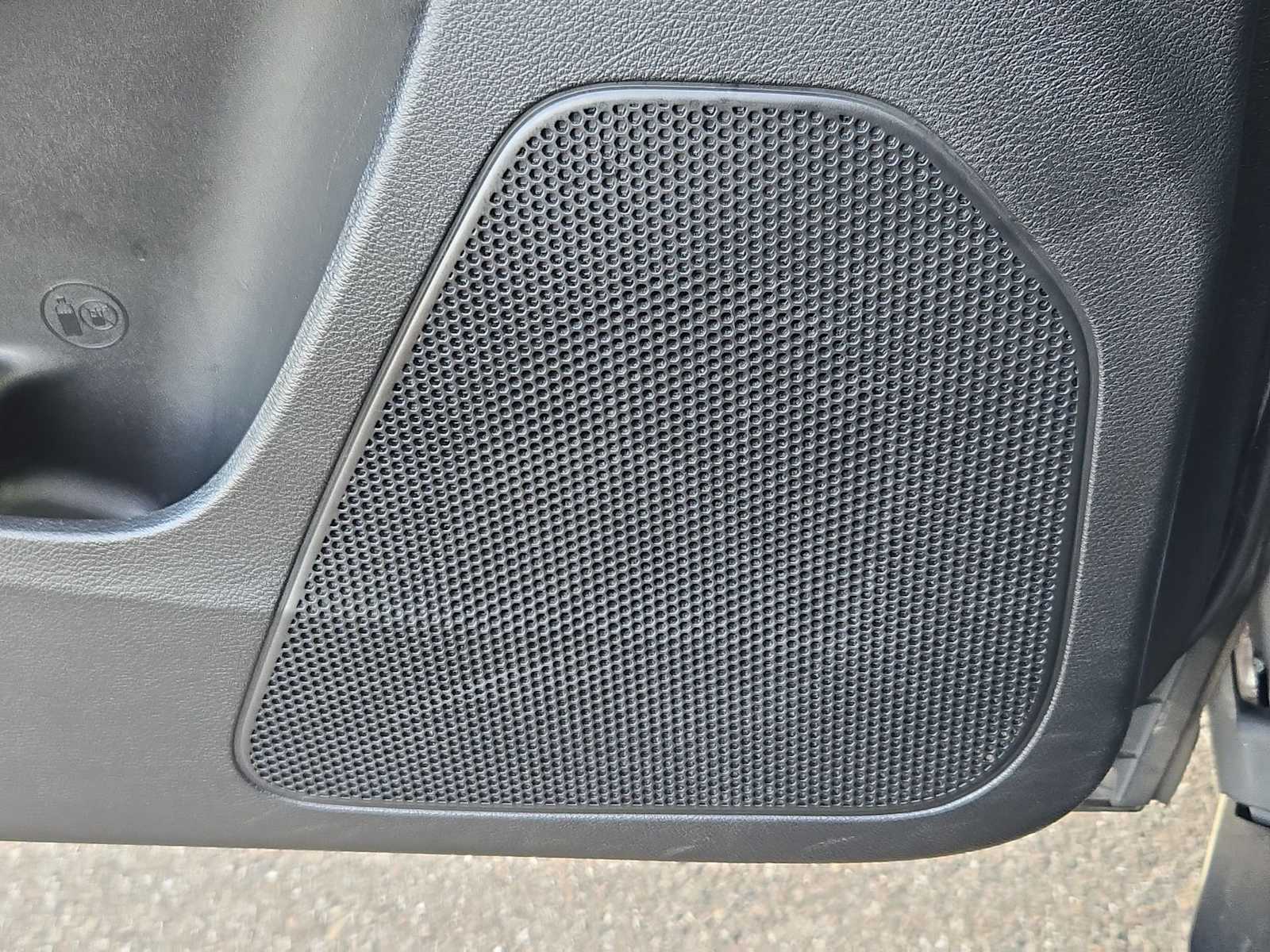 Thumbnail: 2017 Jeep Cherokee - 29