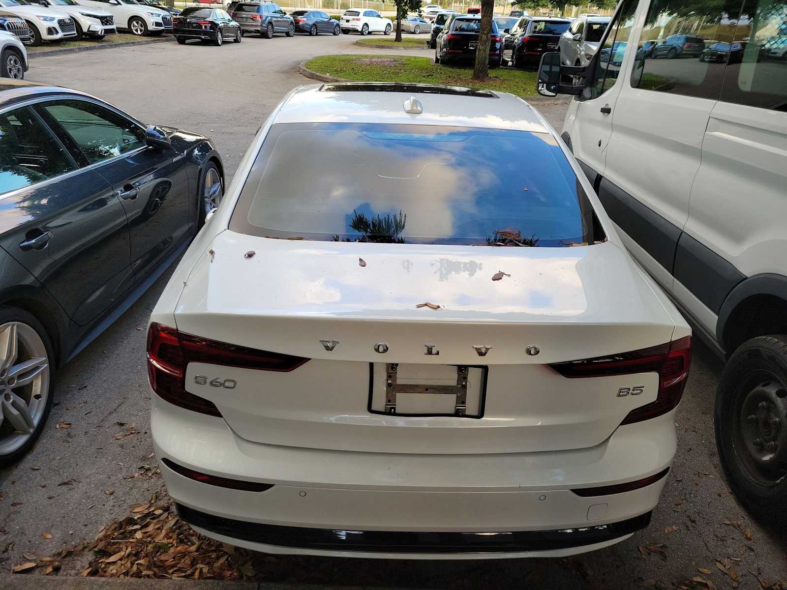 Thumbnail: 2023 Volvo S60 - 13