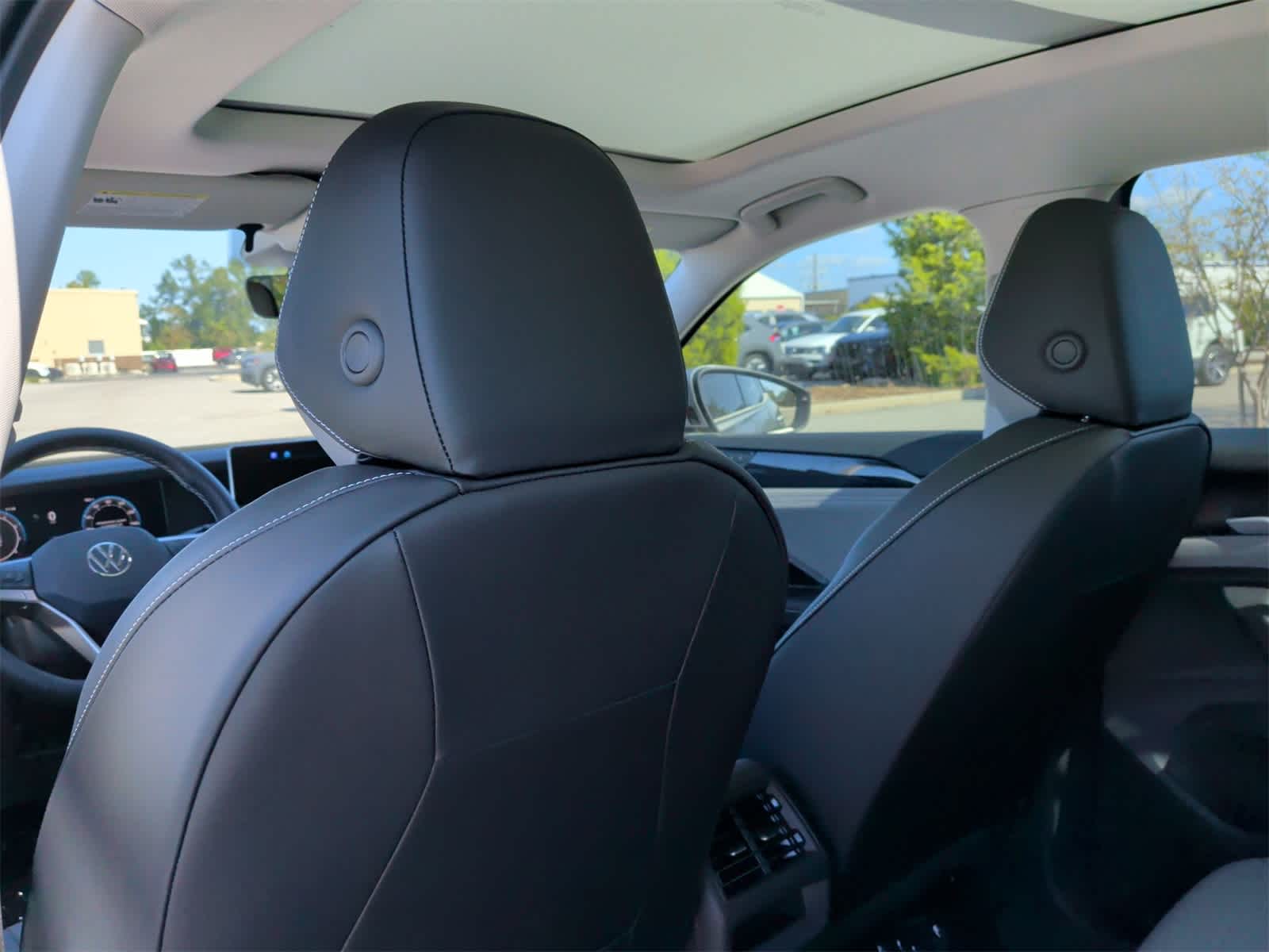 Thumbnail: 2025 Volkswagen Tiguan - 18