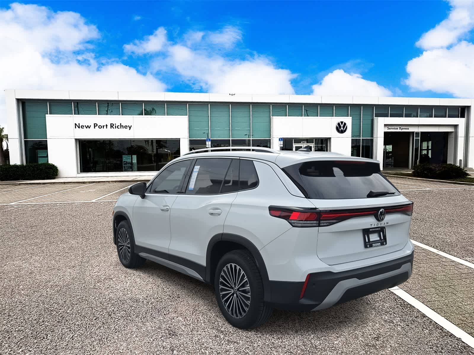 Thumbnail: 2025 Volkswagen Tiguan - 6