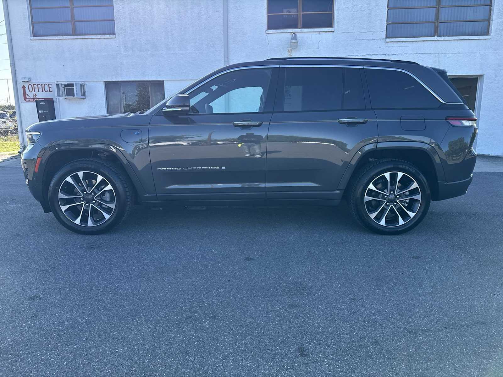 Thumbnail: 2022 Jeep Grand Cherokee - 3
