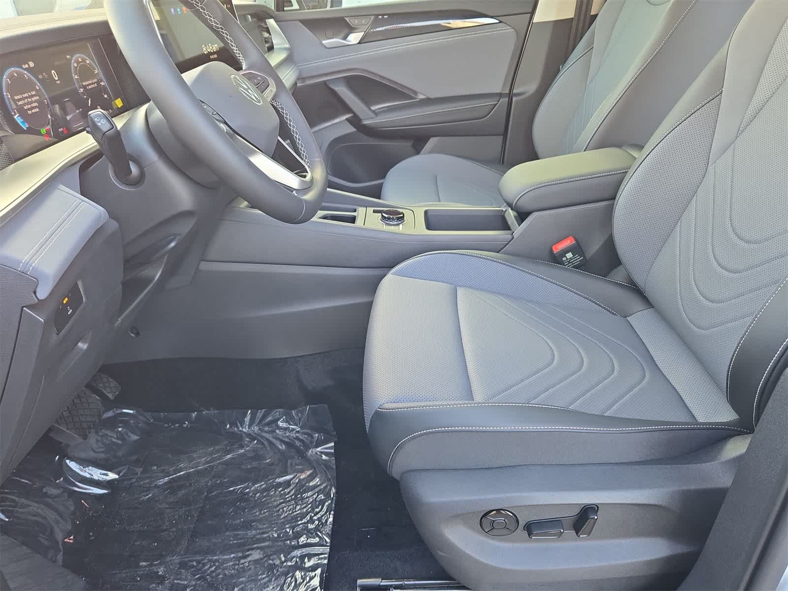 Thumbnail: 2025 Volkswagen Tiguan - 17