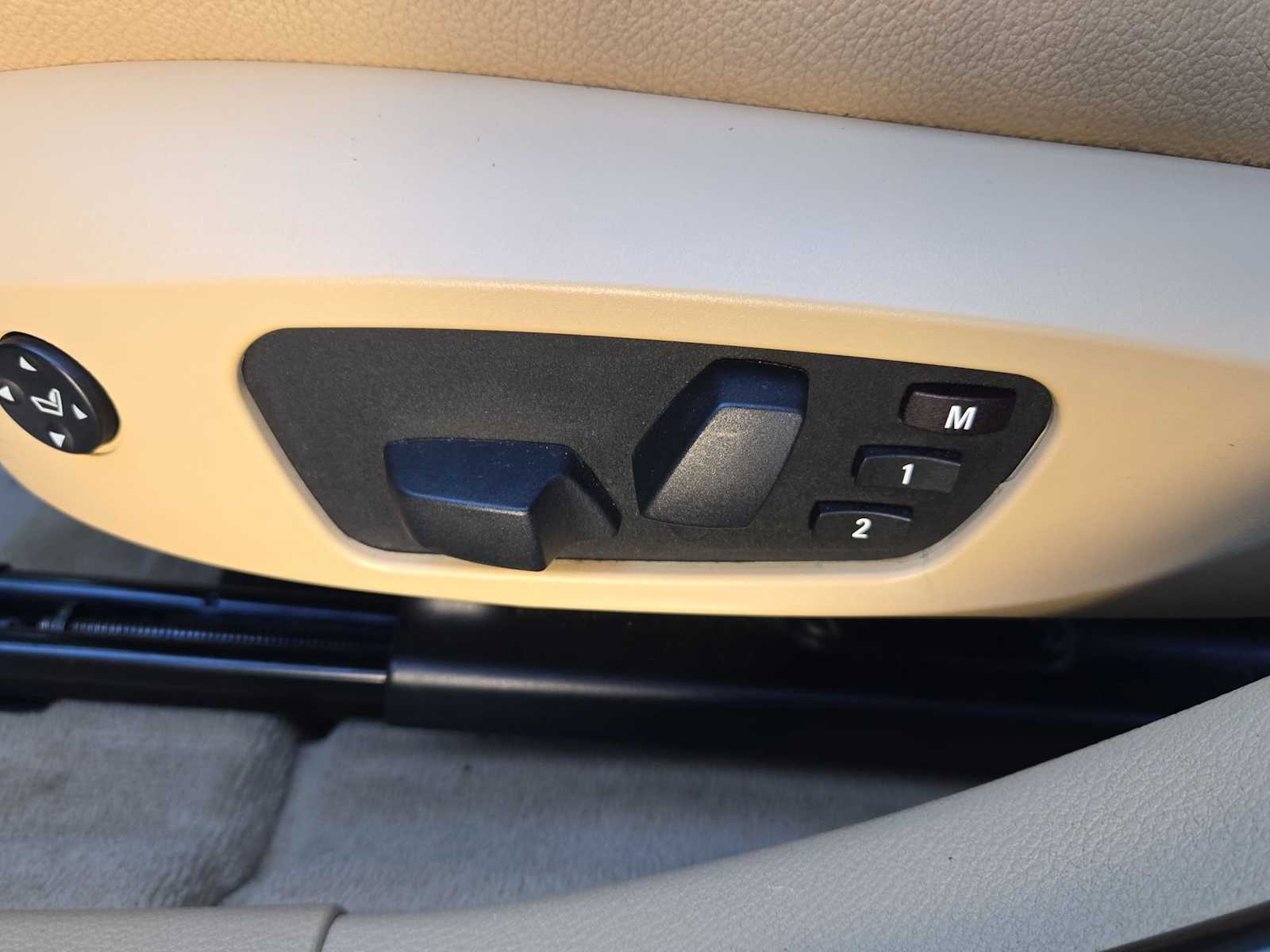 Thumbnail: 2014 BMW X1 - 24