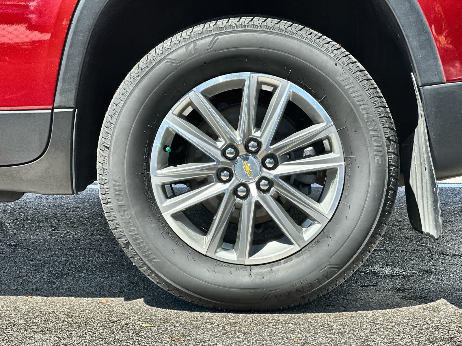 Thumbnail: 2023 Chevrolet Traverse - 14