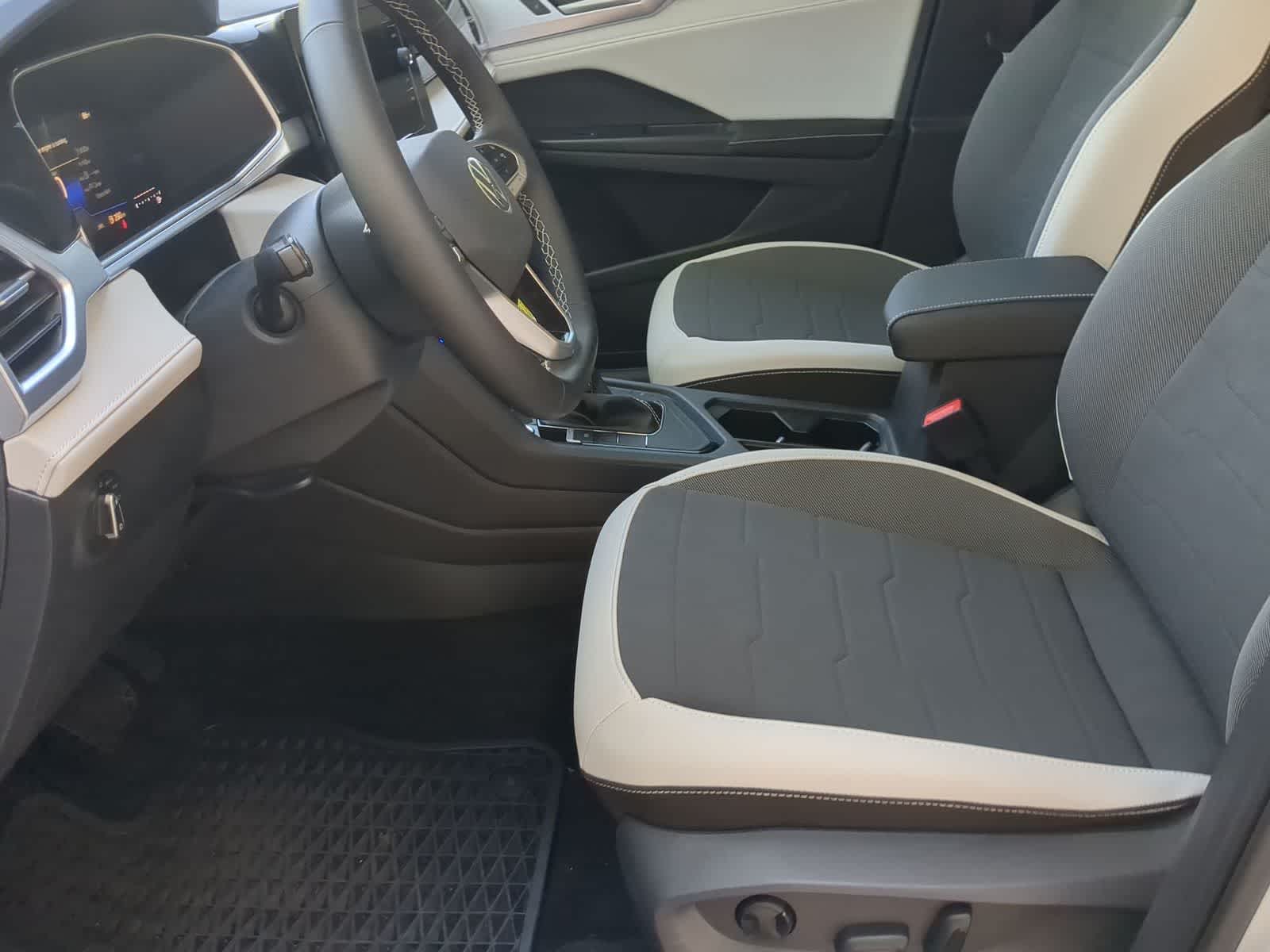 Thumbnail: 2025 Volkswagen Taos - 17