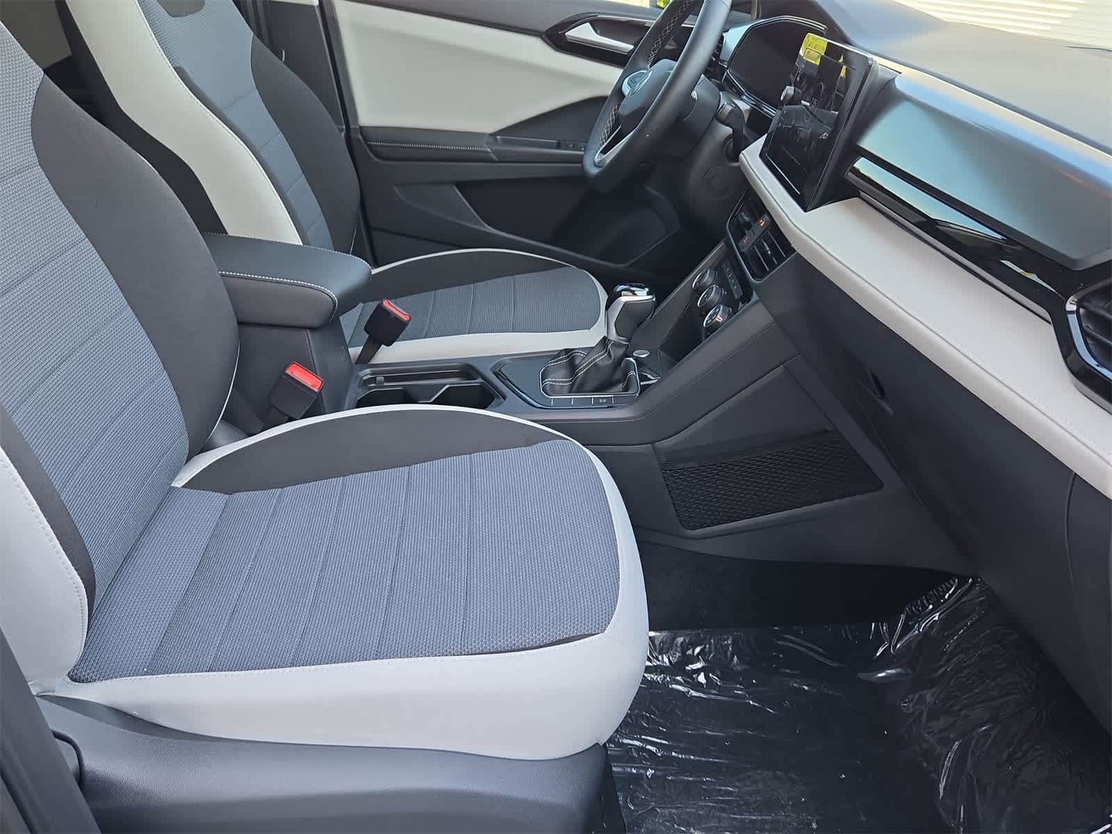 Thumbnail: 2025 Volkswagen Taos - 21