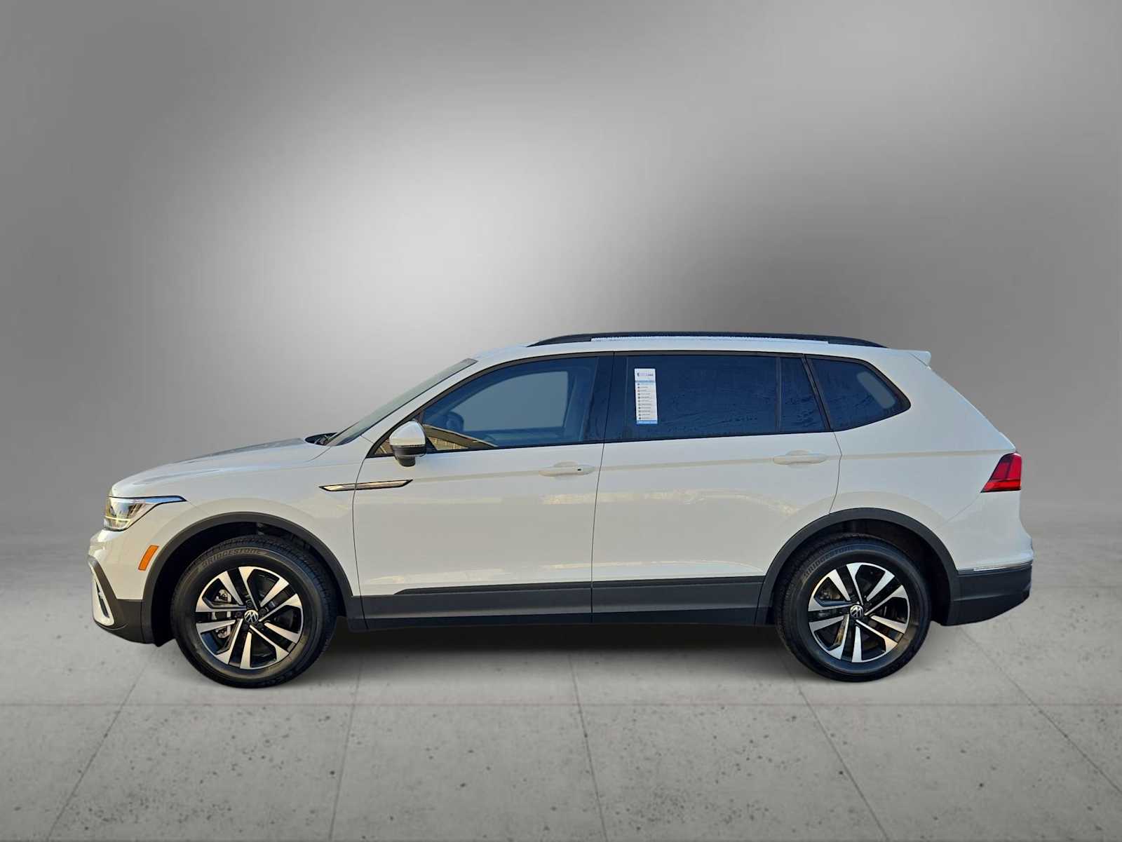 Thumbnail: 2023 Volkswagen Tiguan - 5