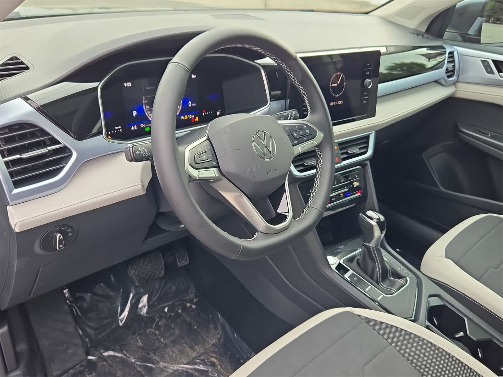 Thumbnail: 2025 Volkswagen Taos - 10