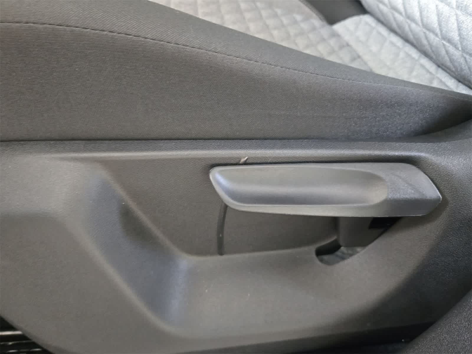 Thumbnail: 2025 Volkswagen Tiguan - 18