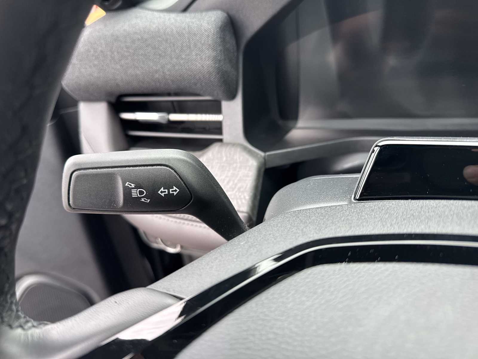 Thumbnail: 2025 Ford Explorer - 28