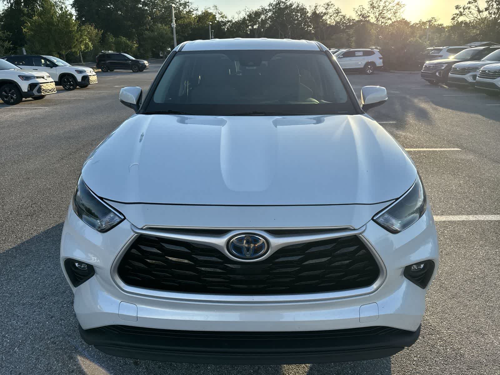 Thumbnail: 2022 Toyota Highlander - 16
