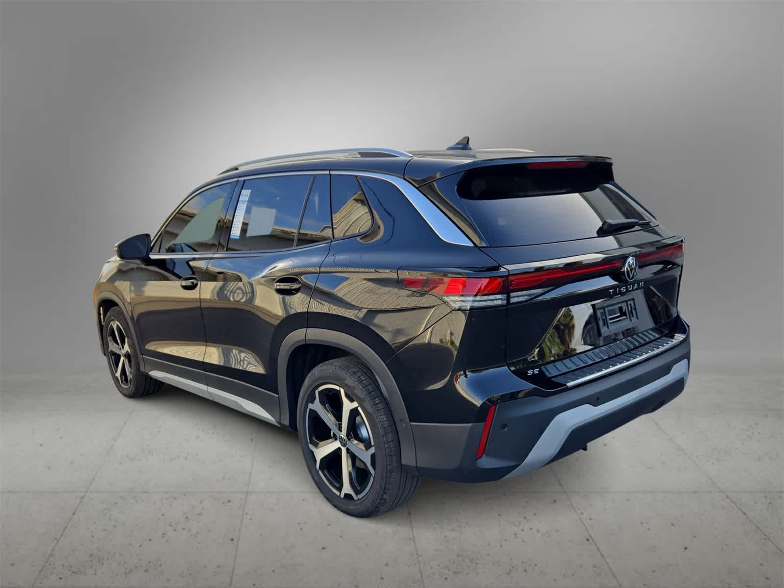 Thumbnail: 2025 Volkswagen Tiguan - 6