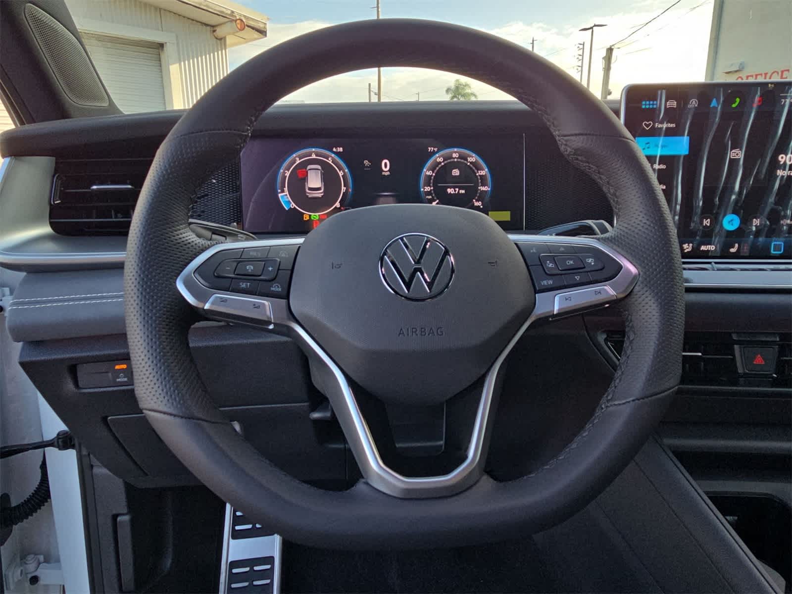 Thumbnail: 2025 Volkswagen Tiguan - 23