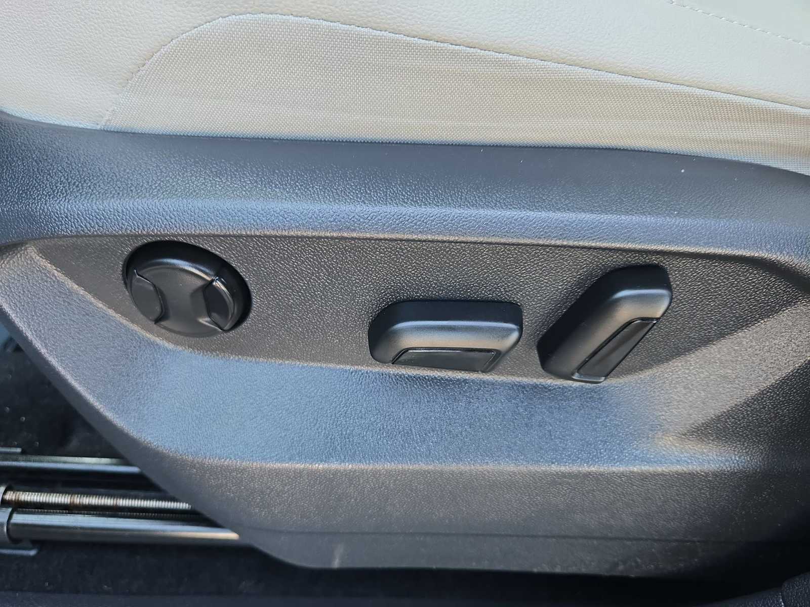 Thumbnail: 2021 Volkswagen Tiguan - 18