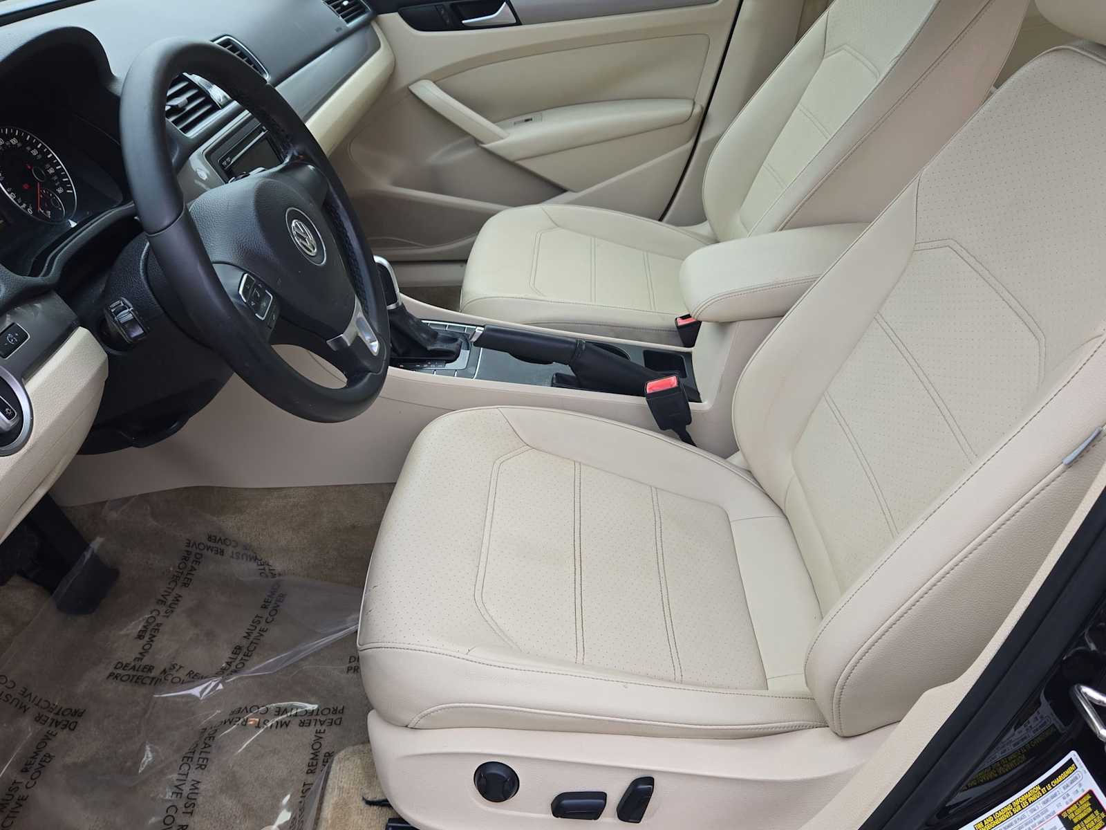 Thumbnail: 2015 Volkswagen Passat - 16