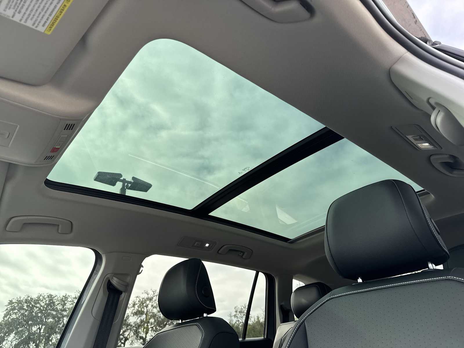 Thumbnail: 2022 Volkswagen Tiguan - 17