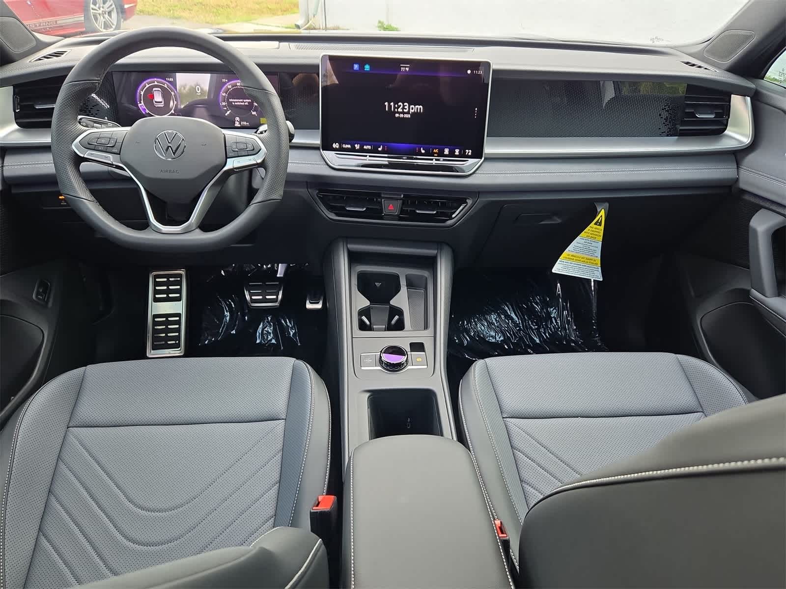 Thumbnail: 2025 Volkswagen Tiguan - 16