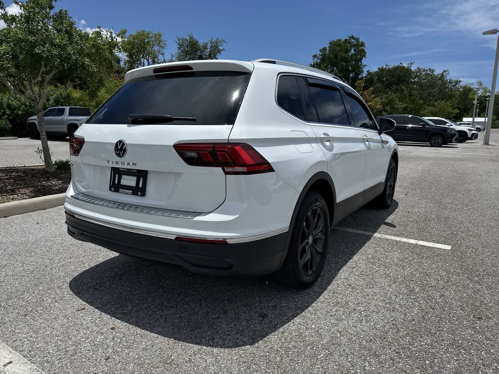 Thumbnail: 2024 Volkswagen Tiguan - 13