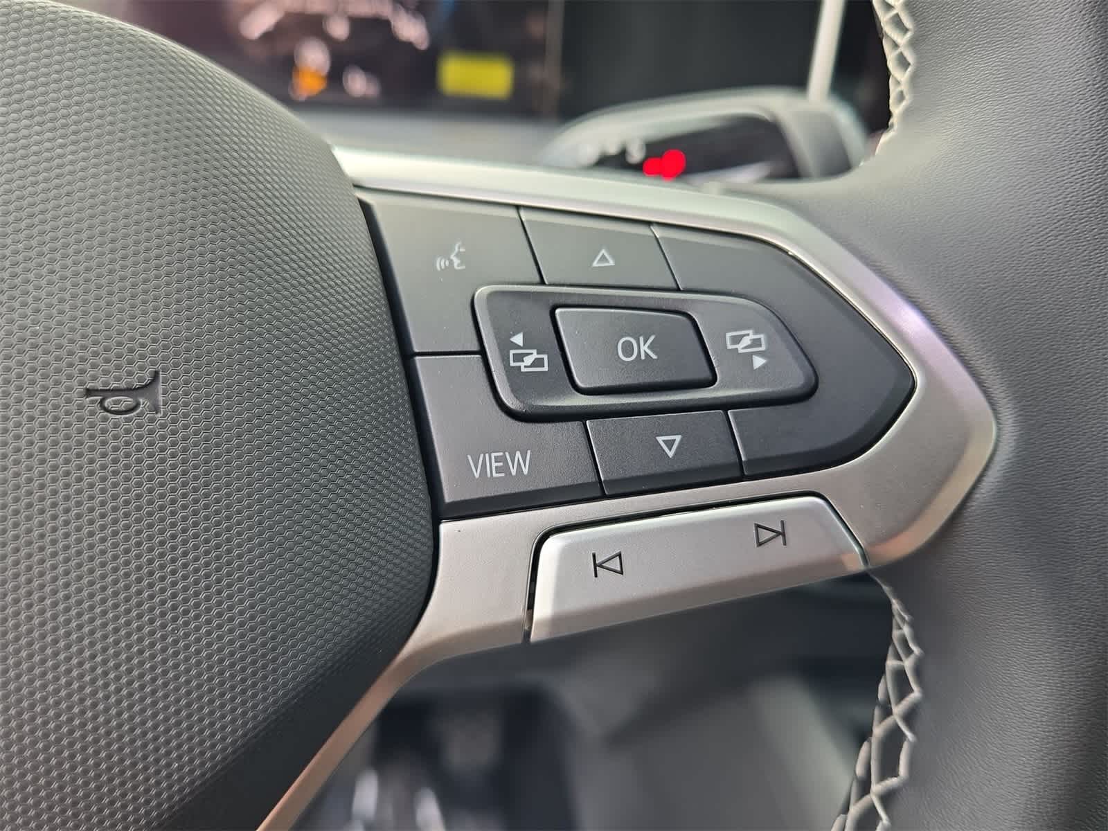 Thumbnail: 2025 Volkswagen Tiguan - 25