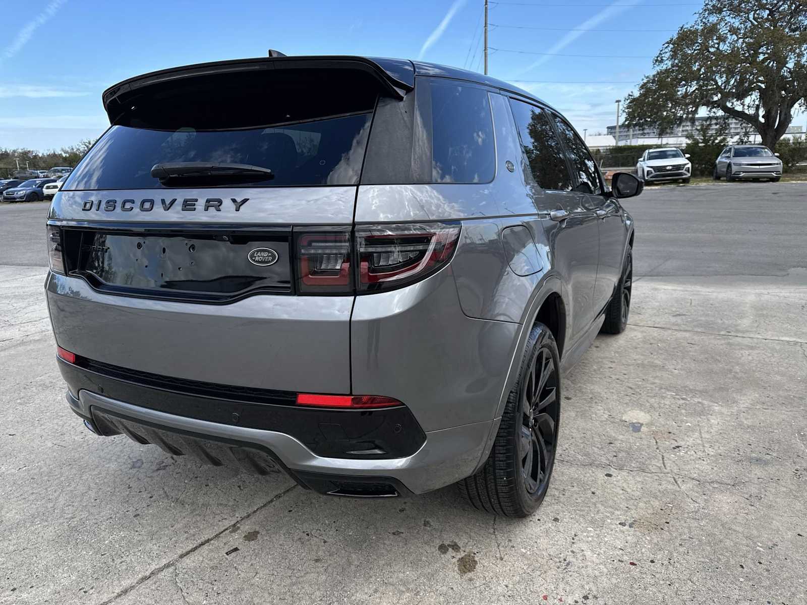 Thumbnail: 2022 Land Rover Discovery Sport - 6