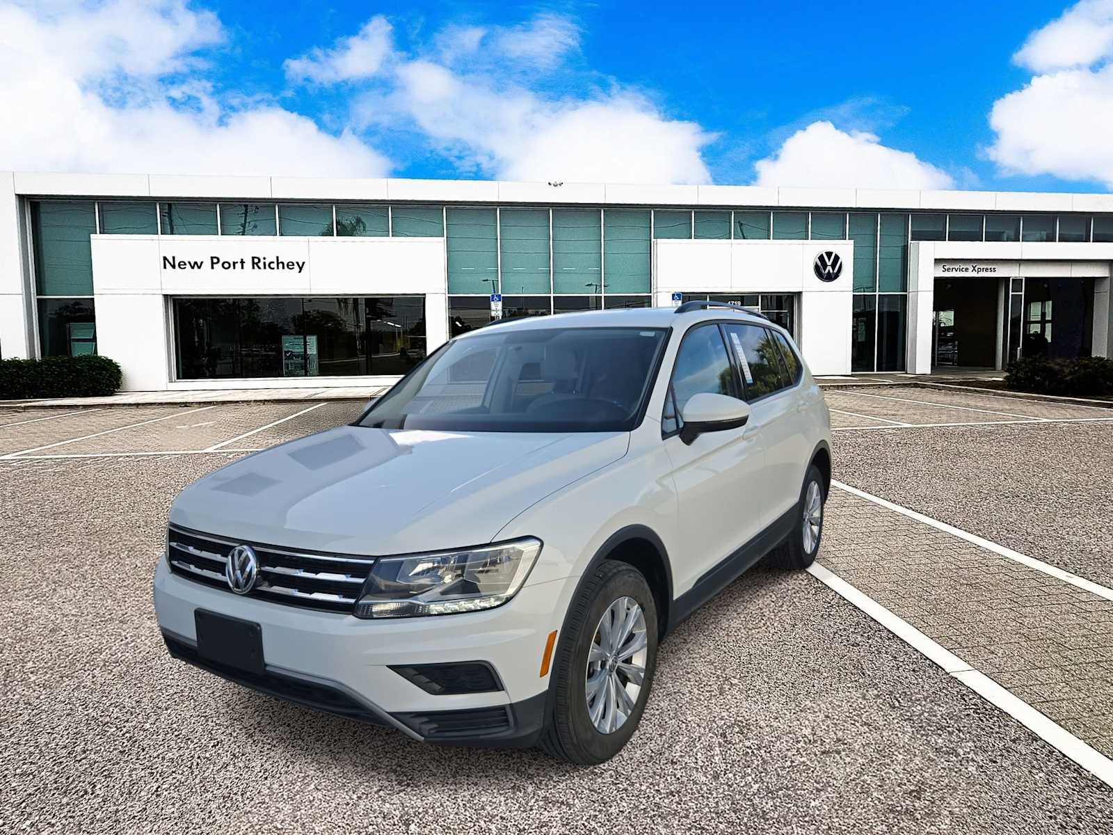 Thumbnail: 2018 Volkswagen Tiguan - 4