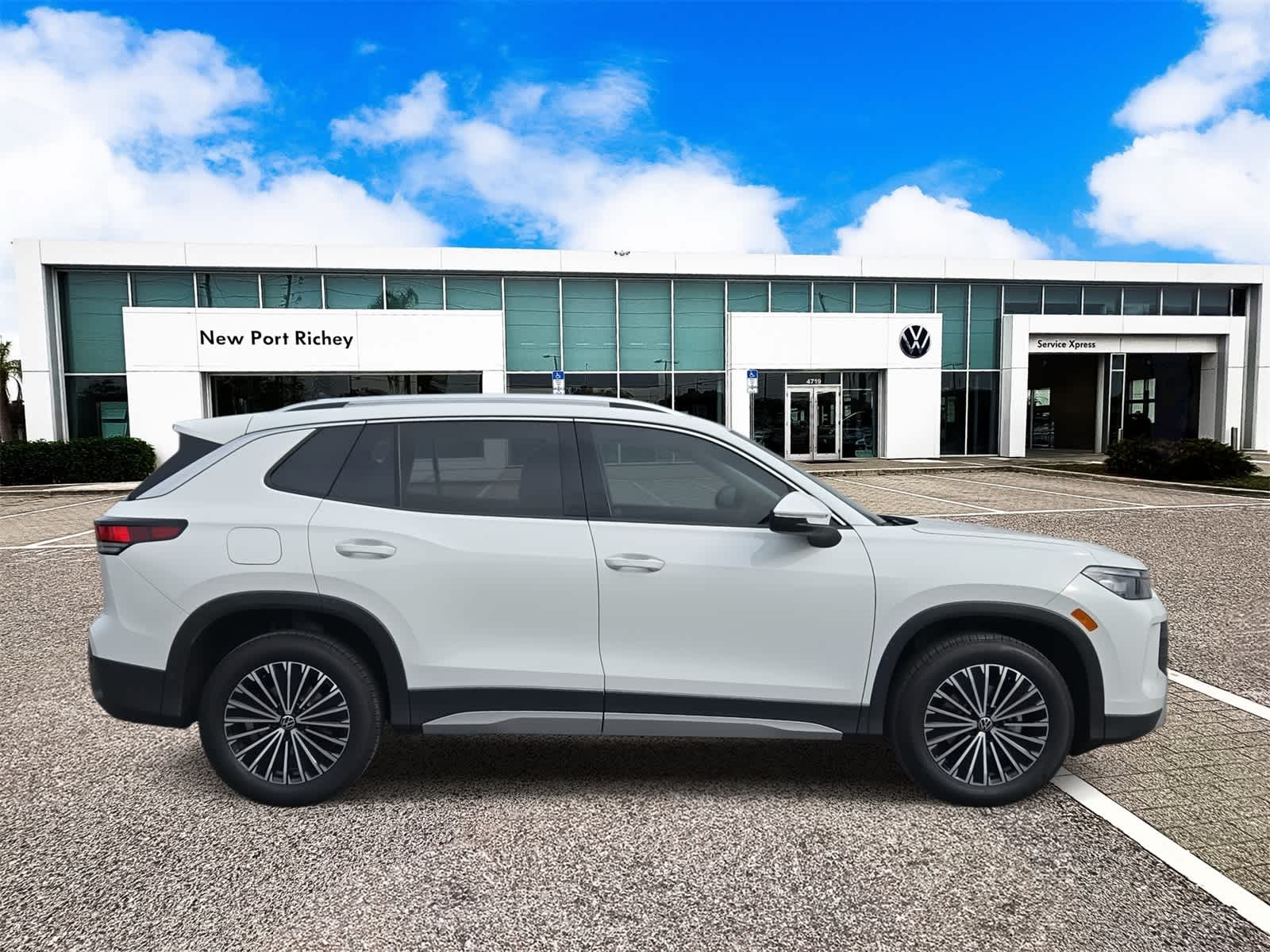 Thumbnail: 2025 Volkswagen Tiguan - 9