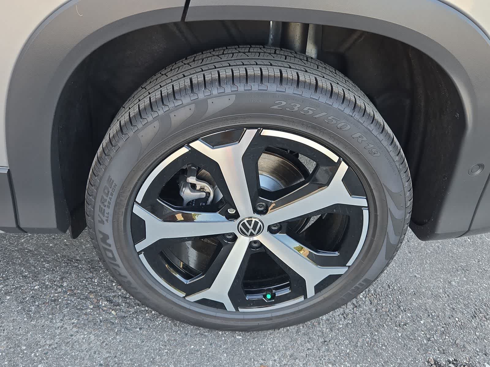 Thumbnail: 2025 Volkswagen Tiguan - 14