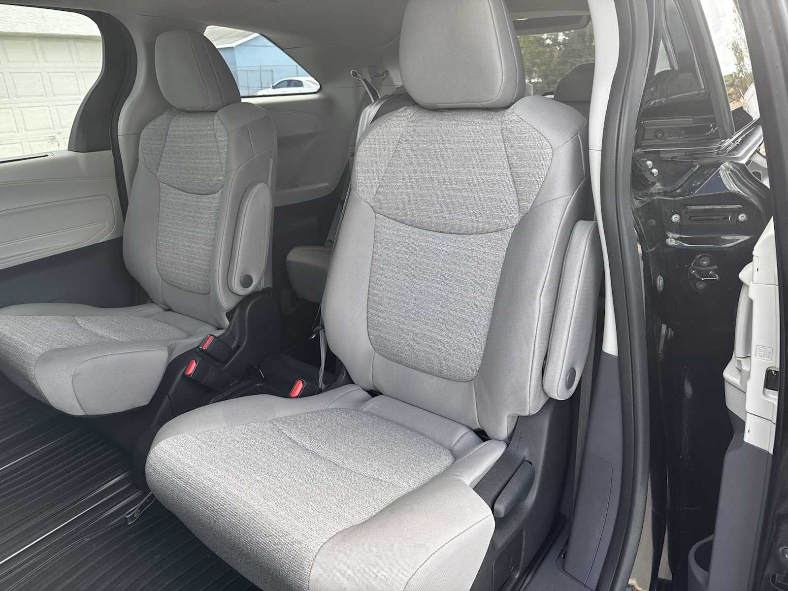 Thumbnail: 2023 Toyota Sienna - 18