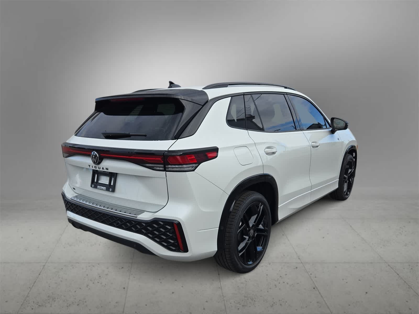 Thumbnail: 2025 Volkswagen Tiguan - 8