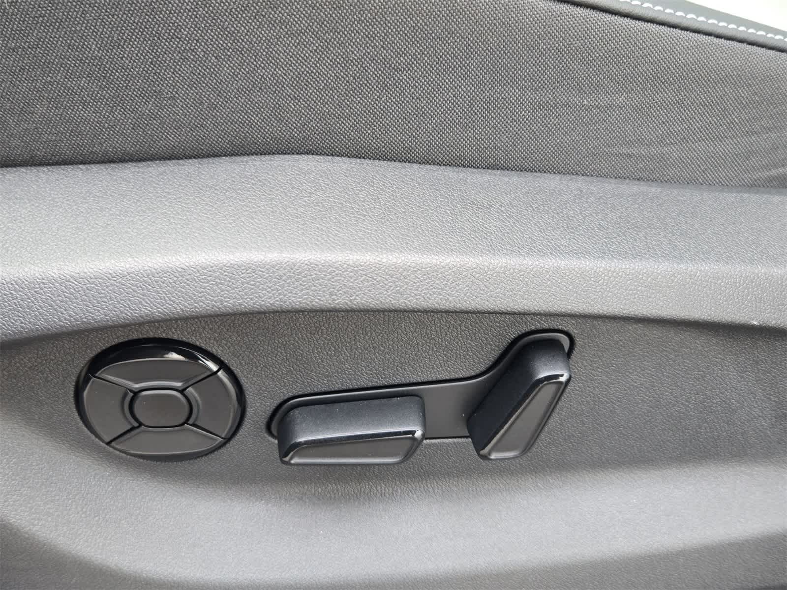 Thumbnail: 2025 Volkswagen Tiguan - 18