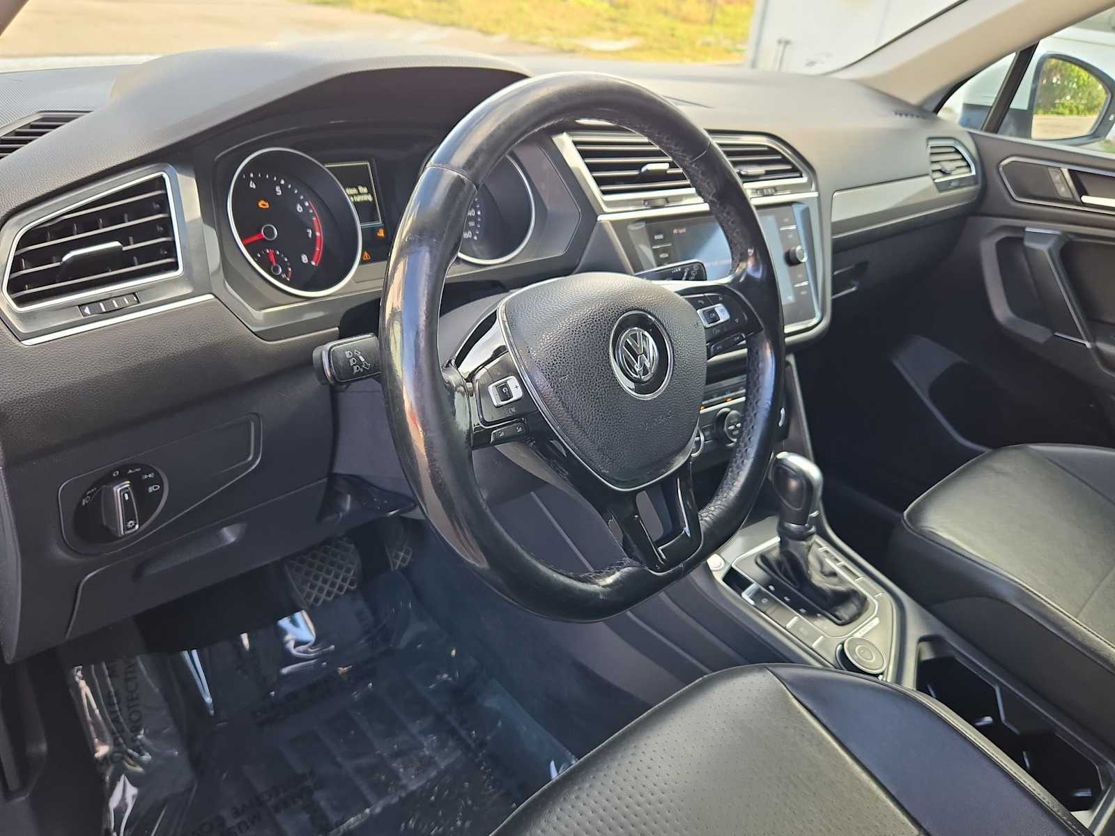 Thumbnail: 2018 Volkswagen Tiguan - 10