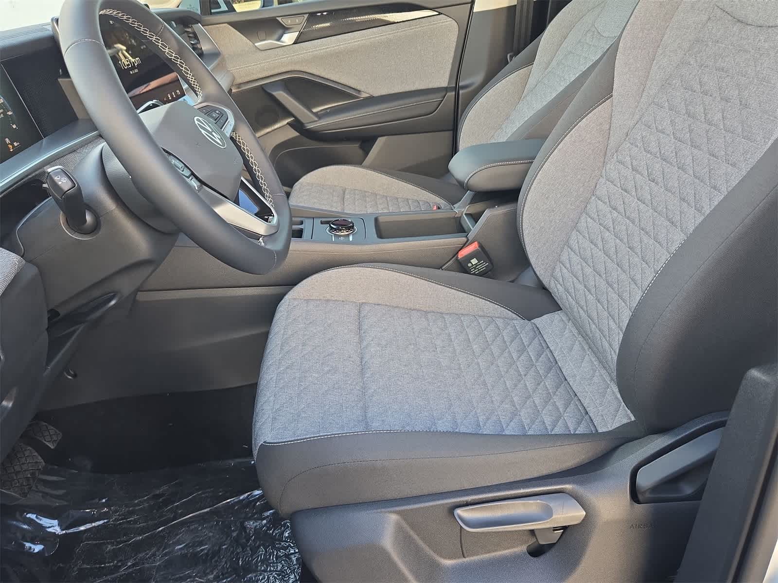 Thumbnail: 2025 Volkswagen Tiguan - 17