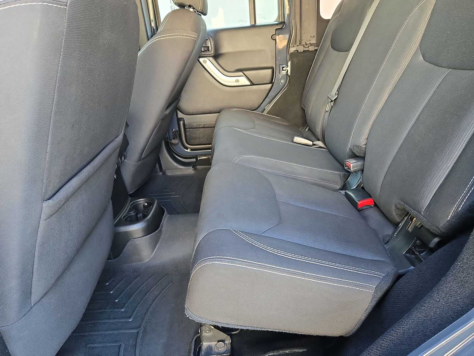 Thumbnail: 2016 Jeep Wrangler - 17