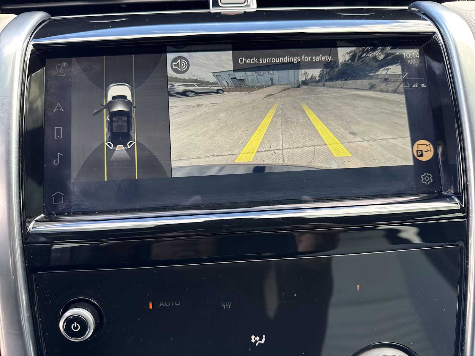 Thumbnail: 2022 Land Rover Discovery Sport - 28