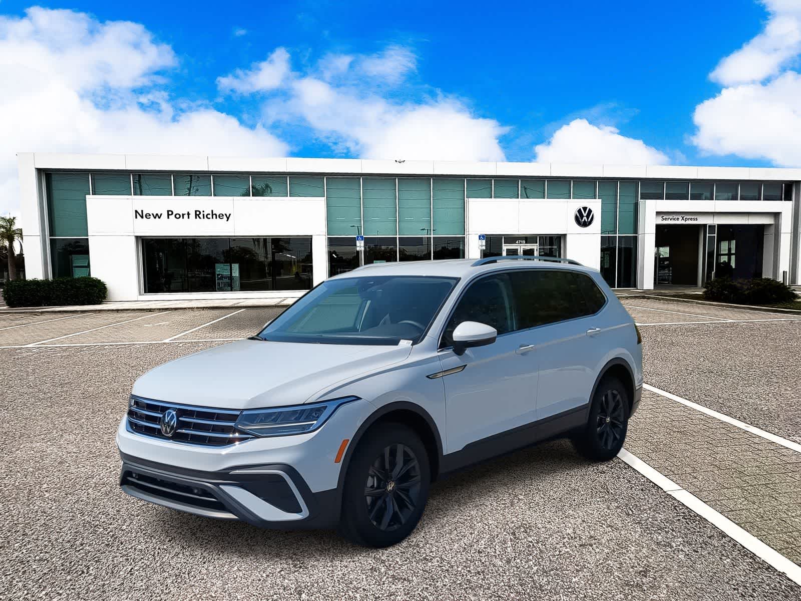 Thumbnail: 2024 Volkswagen Tiguan - 3
