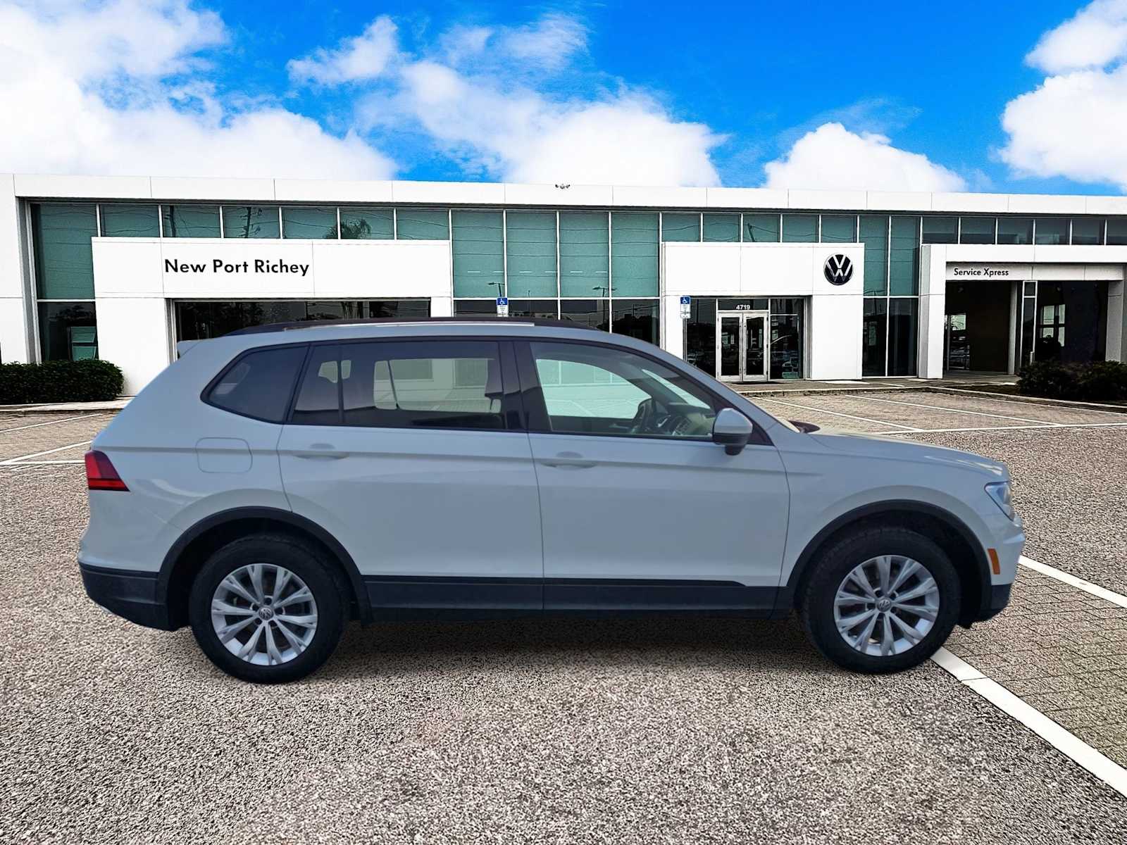 Thumbnail: 2018 Volkswagen Tiguan - 9