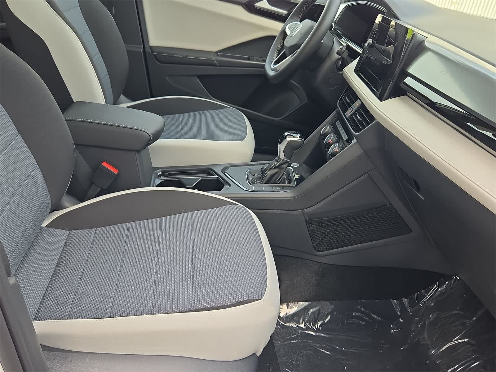 Thumbnail: 2025 Volkswagen Taos - 20