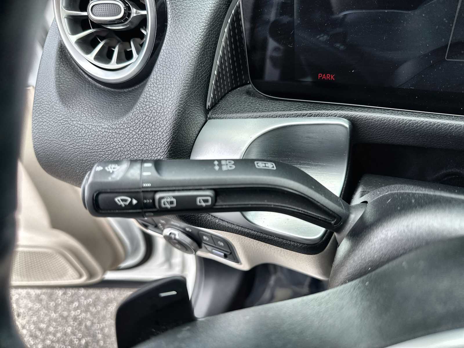 Thumbnail: 2022 Mercedes-Benz GLB - 26