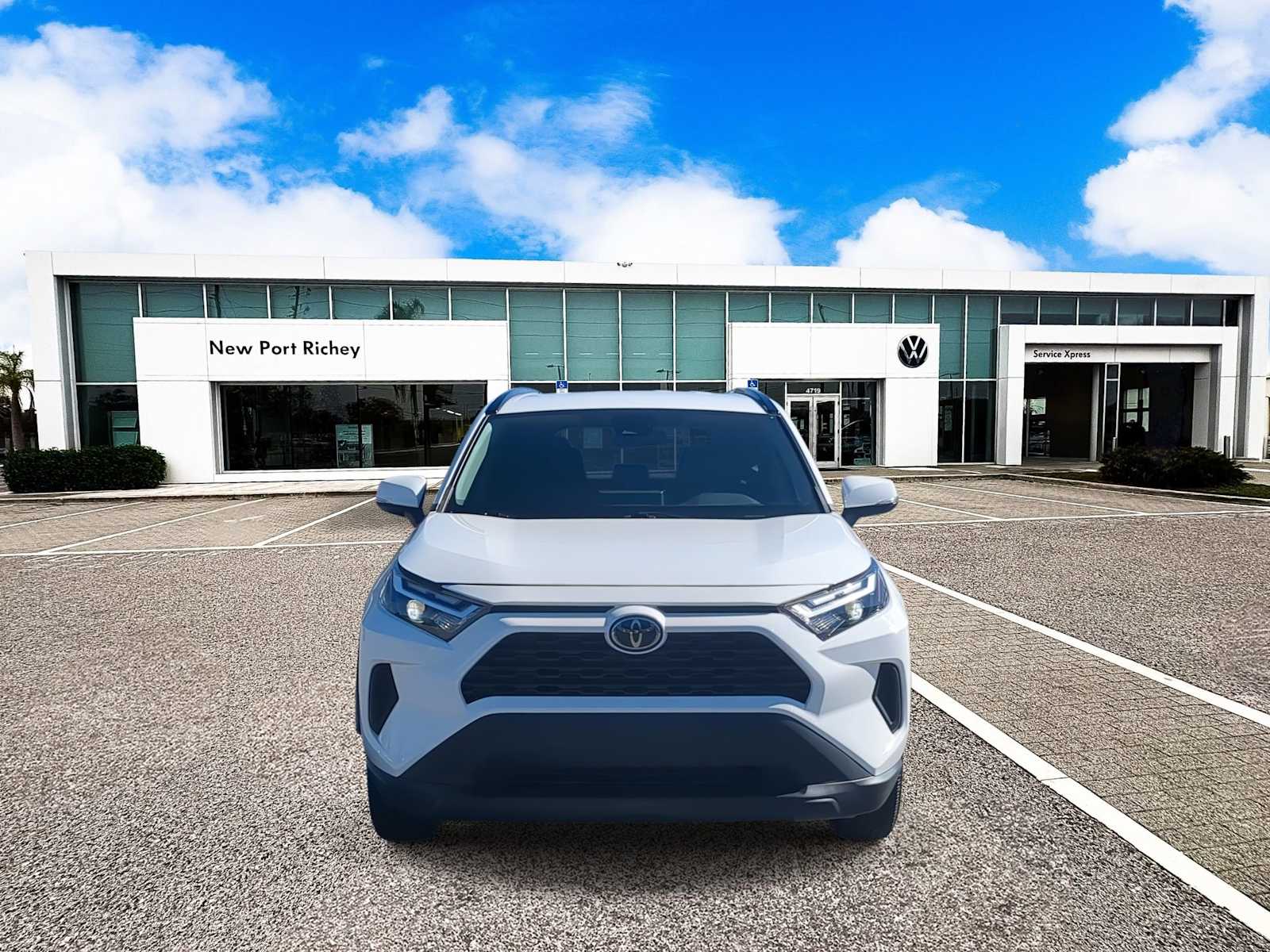 Thumbnail: 2022 Toyota RAV4 - 3