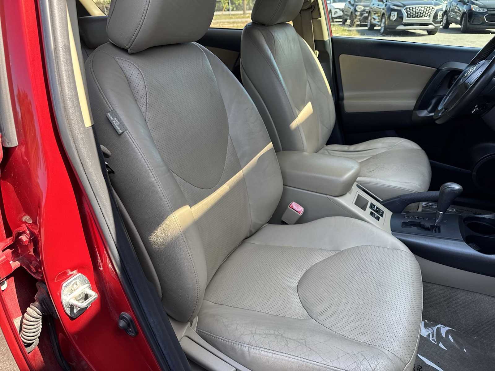 Thumbnail: 2011 Toyota RAV4 - 21