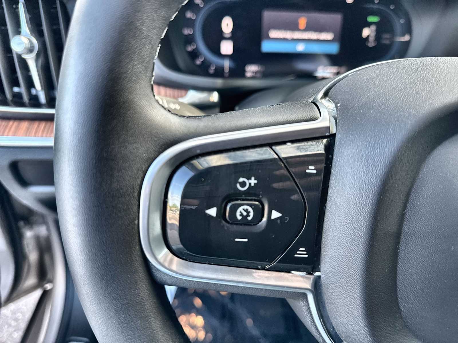 Thumbnail: 2023 Volvo S60 - 23