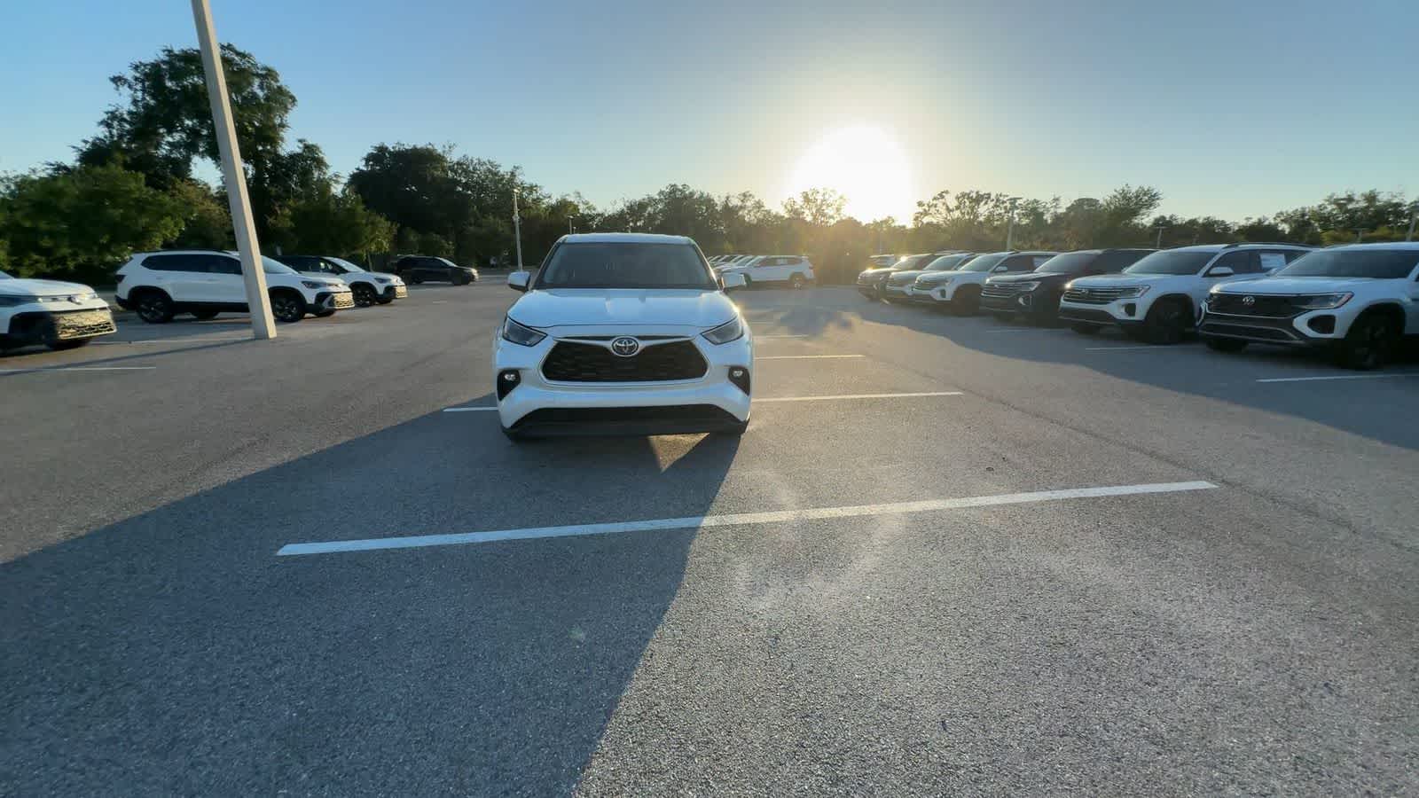 Thumbnail: 2022 Toyota Highlander - 2