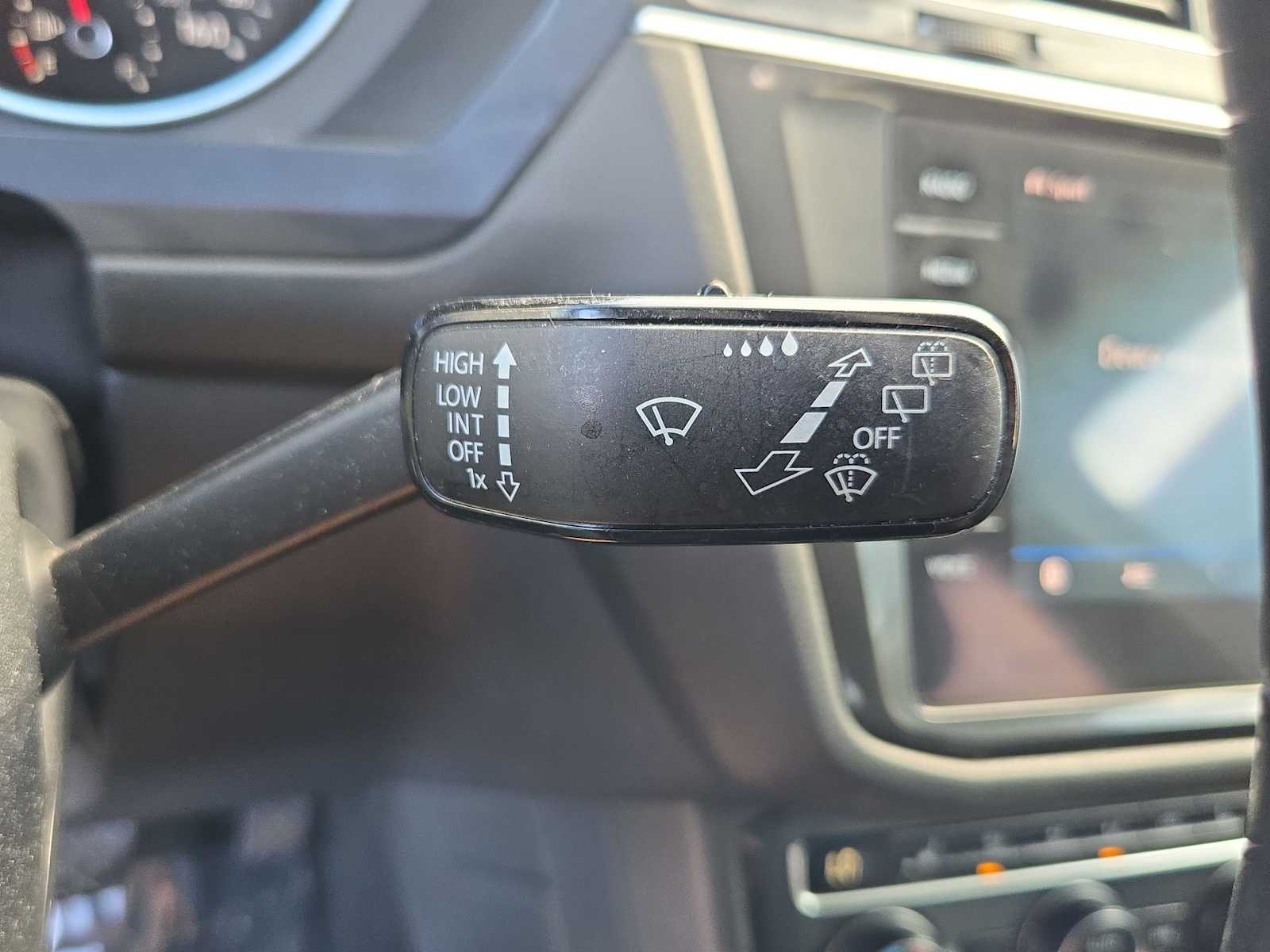 Thumbnail: 2018 Volkswagen Tiguan - 24