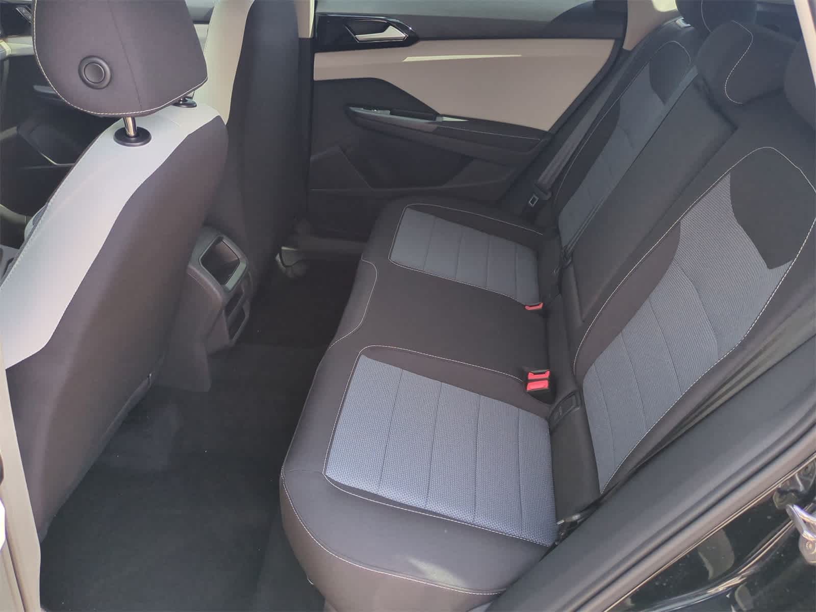 Thumbnail: 2025 Volkswagen Taos - 20