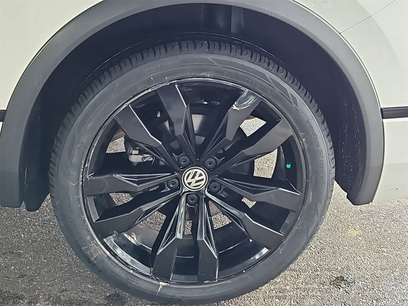 Thumbnail: 2021 Volkswagen Tiguan - 21