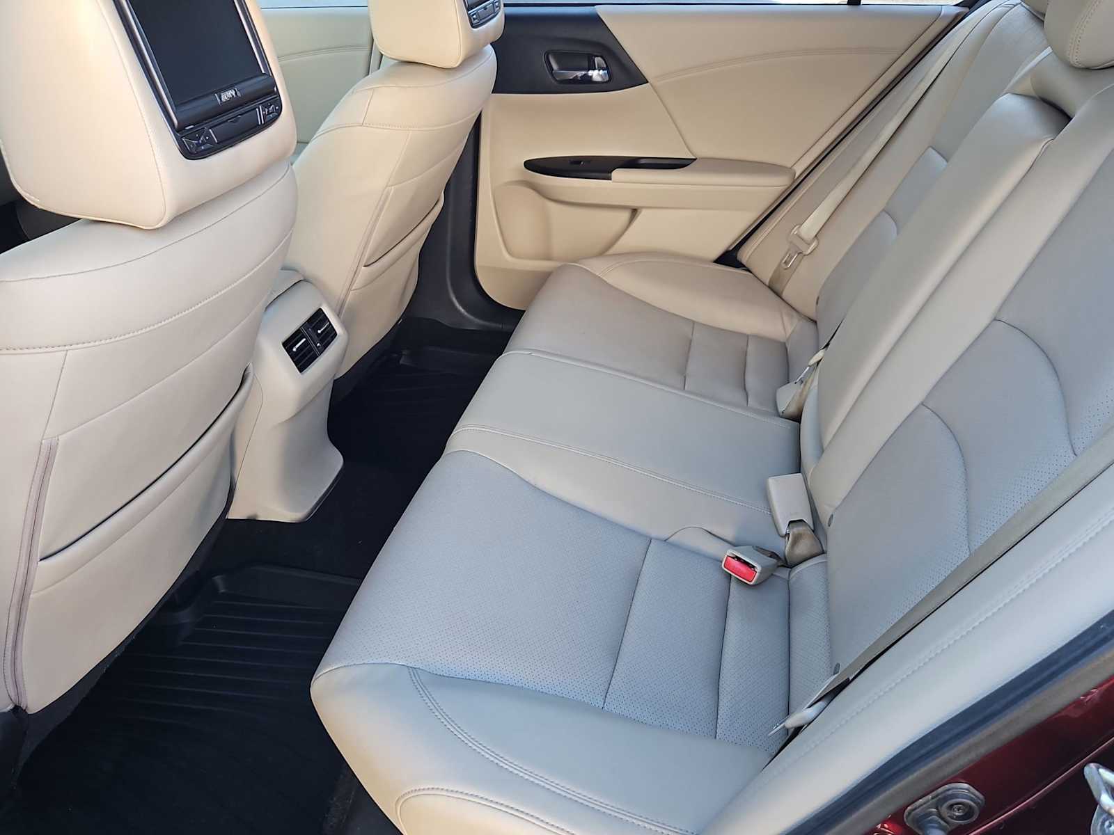 Thumbnail: 2015 Honda Accord - 21