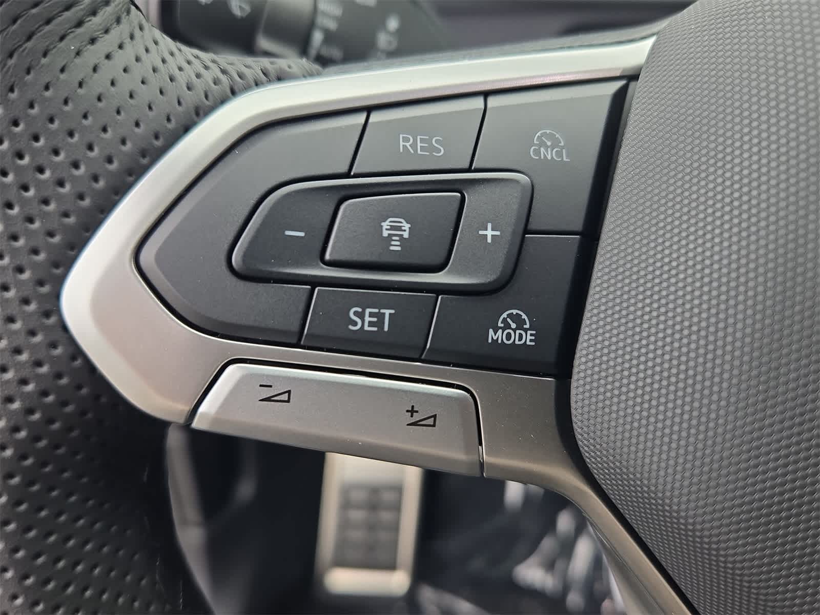 Thumbnail: 2026 Volkswagen Tiguan - 25