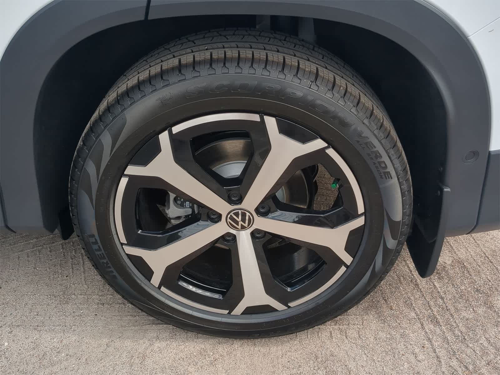 Thumbnail: 2025 Volkswagen Tiguan - 14