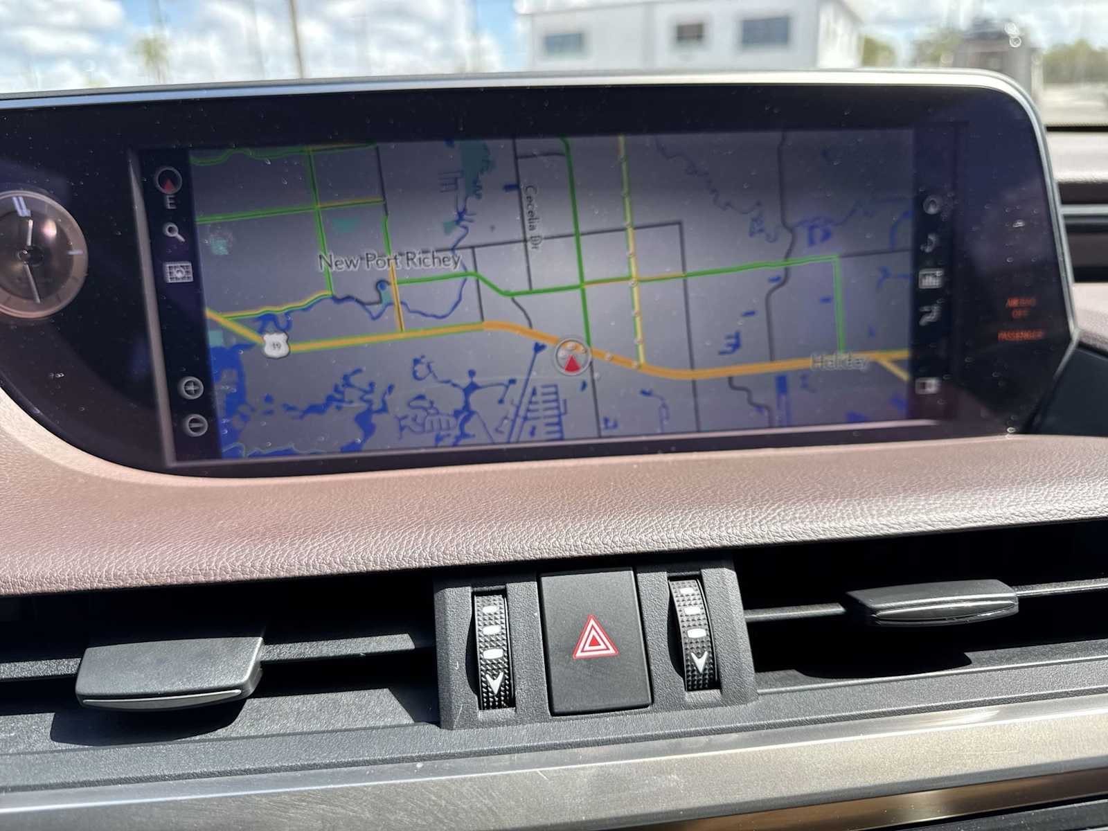 Thumbnail: 2021 Lexus ES - 28