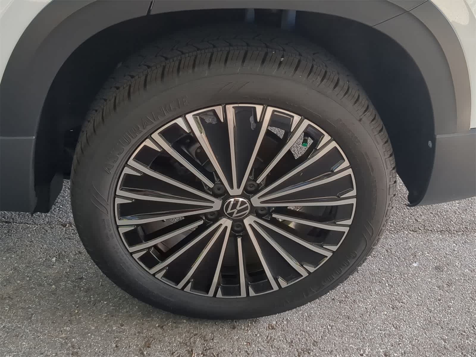 Thumbnail: 2025 Volkswagen Taos - 14